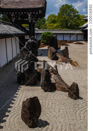 [Kyoto Scenery] Tofukuji Temple Honbo Garden: The simple and sturdy southern garden 130016892