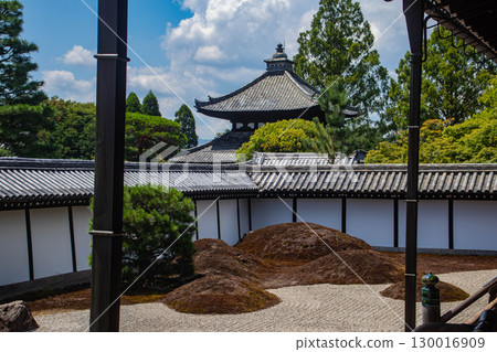 [Kyoto Scenery] Tofukuji Temple Honbo Garden: The simple and sturdy southern garden 130016909