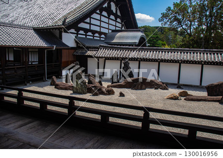[Kyoto Scenery] Tofukuji Temple Honbo Garden: The simple and sturdy southern garden 130016956