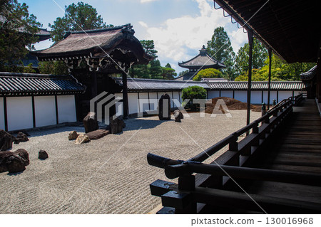 [Kyoto Scenery] Tofukuji Temple Honbo Garden: The simple and sturdy southern garden 130016968
