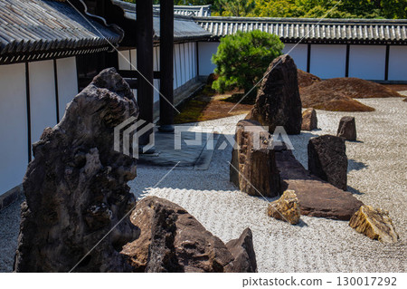 [Kyoto Scenery] Tofukuji Temple Honbo Garden: The simple and sturdy southern garden 130017292