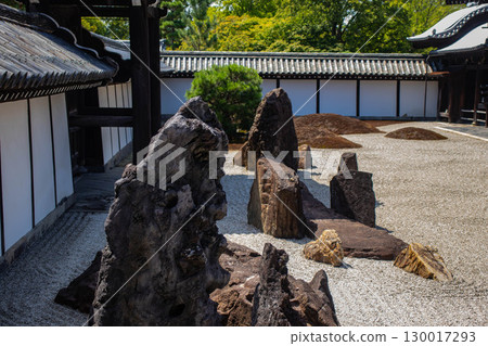 [Kyoto Scenery] Tofukuji Temple Honbo Garden: The simple and sturdy southern garden 130017293