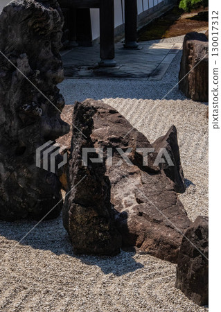 [Kyoto Scenery] Tofukuji Temple Honbo Garden: The simple and sturdy southern garden 130017312