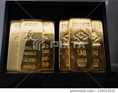 Retail and Industrial Gold Bar Models Retail and Industrial Gold Bar Models 130017632