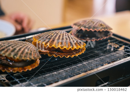 Grilled scallops with hearth burn Grilled scallops with hearth burn 130018462