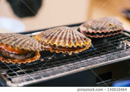 Grilled scallops with hearth burn 130018464
