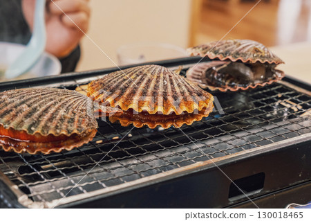 Grilled scallops with hearth burn Grilled scallops with hearth burn 130018465