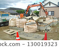 Dismantling a house while separating waste at the demolition site 130019323
