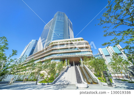 Takanawa Gateway City: View of Link Pillar 1 from Takanawa Tsuji Square [Minato Ward, Tokyo] 130019386