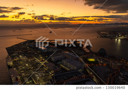 大阪城市景觀:黃昏時的咲島宇宙塔 大阪城市景觀:黃昏時的咲島宇宙塔 130019640