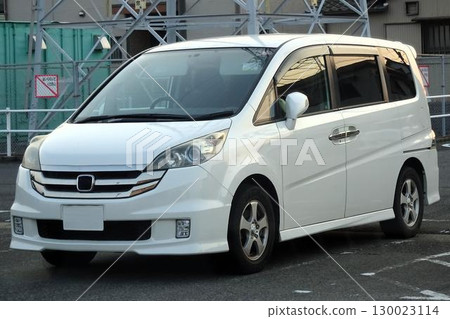 A passenger car parked in a parking lot (Honda Step Wagon 3rd generation) 130023114