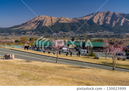 <熊本縣> 阿蘇和阿蘇房町久木野的全景 <熊本縣> 阿蘇和阿蘇房町久木野的全景 130023999