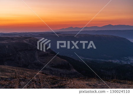 Kumamoto Prefecture: View of Mount Aso at dawn 130024510