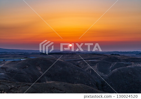 Kumamoto Prefecture: View of Mount Aso at dawn 130024520