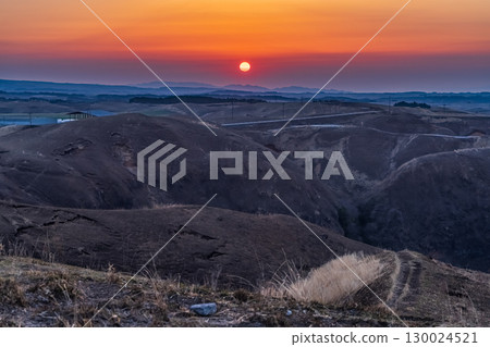 Kumamoto Prefecture: View of Mount Aso at dawn 130024521