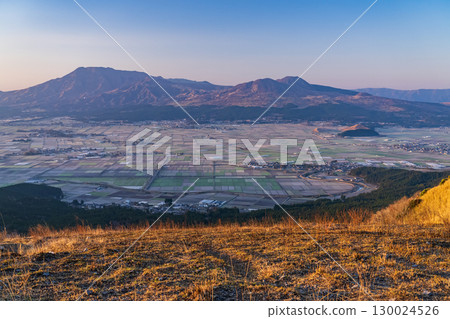 Kumamoto Prefecture: View of Aso Daikanbo and Aso Valley at dawn 130024526