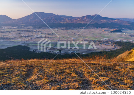 Kumamoto Prefecture: View of Aso Daikanbo and Aso Valley at dawn 130024530