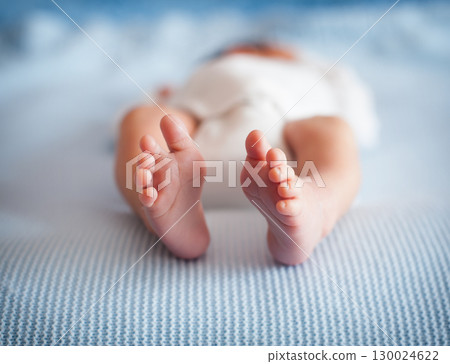 Little baby feet 130024622