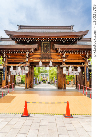 祭祀楠公的湊川神社（楠木先生）、楠木社、神戶市中央區多門通表神門（樓門） 130025709