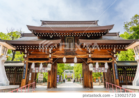 祭祀楠公的湊川神社（楠木先生）、楠木社、神戶市中央區多門通表神門（樓門） 130025710