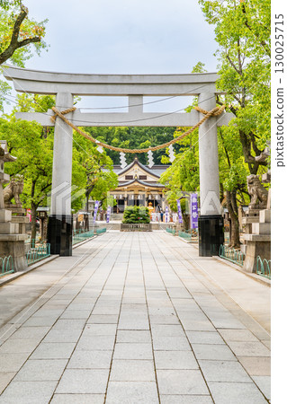 供奉楠公的湊川神社（楠木先生）、鳥居門和禮拜堂，神戶市中央區多聞通 130025715