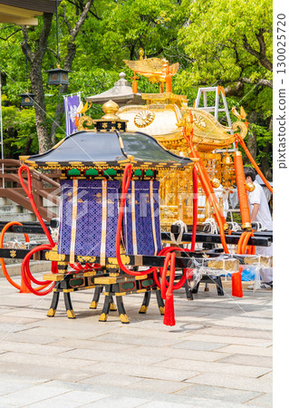 Minatogawa Shrine (Kusunoki-san), dedicated to Lord Kusunoki, Kusunoki Shrine, Mikoshi, Tamon-dori, Chuo-ku, Kobe Minatogawa Shrine (Kusunoki-san), dedicated to Lord Kusunoki, Kusunoki Shrine, Mikoshi, Tamon-dori, Chuo-ku, Kobe 130025720