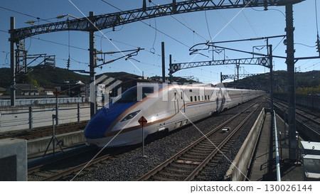 北陸新幹線淺間號列車駛入輕井澤站 北陸新幹線淺間號列車駛入輕井澤站 130026144