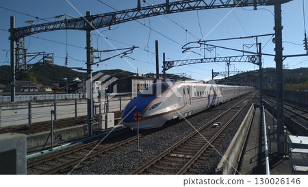 北陸新幹線淺間號列車駛入輕井澤站 北陸新幹線淺間號列車駛入輕井澤站 130026146
