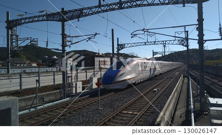 北陸新幹線淺間號列車駛入輕井澤站 北陸新幹線淺間號列車駛入輕井澤站 130026147