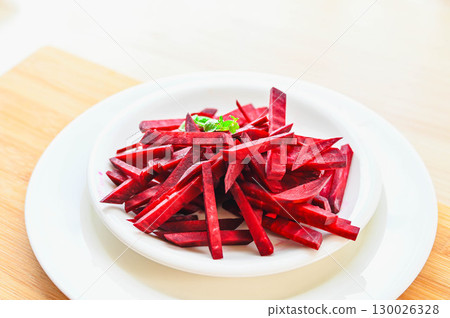 shredded beets 130026328