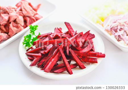 shredded beets 130026333
