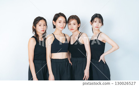 中年女性族群美容形象、保養、化妝品 130026527