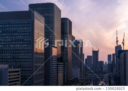 Osaka Prefecture: Night view of the Hanshin Expressway and Osaka cityscape 130028025