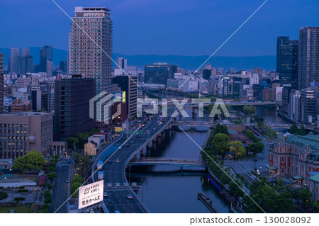 大阪府：中之島的夜景與大阪市容 130028092