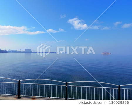 The Seto Inland Sea as seen from Utazu Rinkai Park (Utazu Town, Ayauta District, Kagawa Prefecture) 130029256