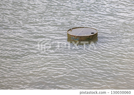 Oil Barrel in Water 130030060