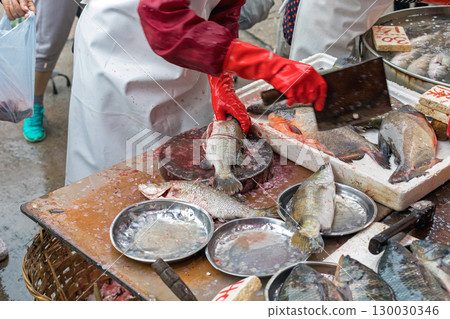 Fishmonger Cutting Fishmonger Cutting 130030346