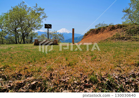 View of Iwadonoyama Castle in Kai Province, Otsuki City, Yamanashi Prefecture 130030640