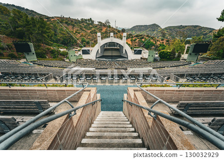 好萊塢露天劇場(Hollywood Bowl),美國洛杉磯的一個戶外音樂會場館 好萊塢露天劇場(Hollywood Bowl),美國洛杉磯的一個戶外音樂會場館 130032929