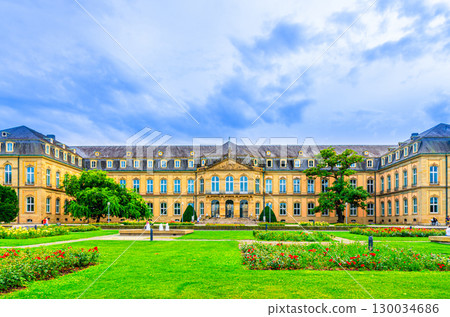 New Palace Neues Schloss Baroque style building and Upper castle garden Schlossgarten with flowers on green lawn in old town Stuttgart city historic center, Germany New Palace Neues Schloss Baroque style building and Upper castle garden Schlossgarten with flowers on green lawn in old town Stuttgart city historic center, Germany 130034686