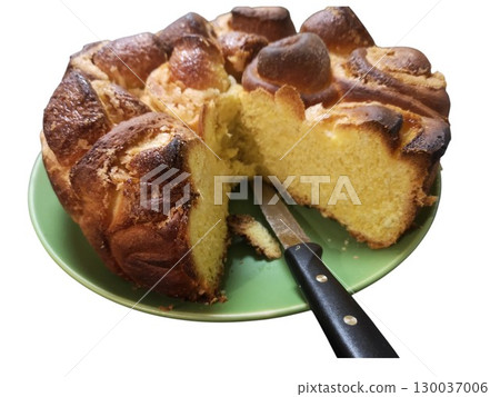 Sliced sweet bread on green plate with knife Sliced sweet bread on green plate with knife 130037006