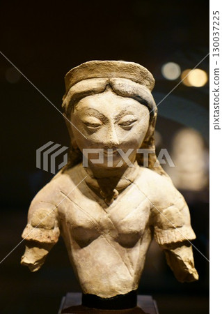 8192 女神鵰像 130037225