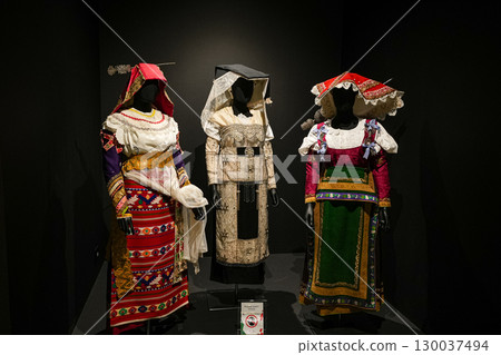 [Osaka Expo 2025] Sightseeing inside the Italian Pavilion [Molise national costume] 130037494