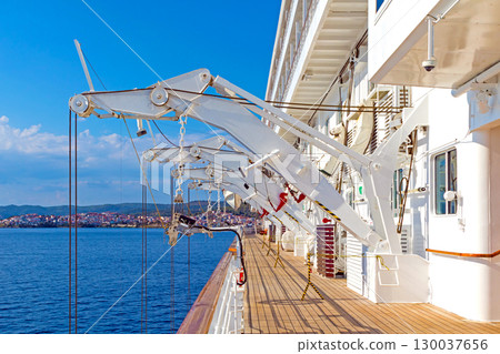 Lsrge cruise boat deck 130037656