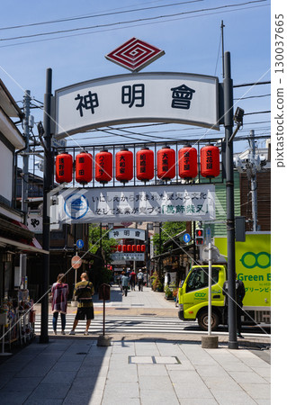 東京葛飾區柴又帝釋天門參道的神明會商店街入口 東京葛飾區柴又帝釋天門參道的神明會商店街入口 130037665