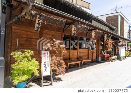 位於東京葛飾區柴又的老鰻魚店「惠比壽屋」的外觀 130037775