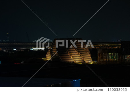 [大阪世博會2025] 大屋頂環和展館的夜景[點燈] 130038933