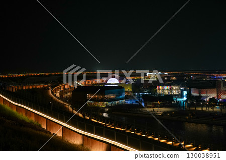 [大阪世博會2025] 大屋頂環和展館的夜景[點燈] 130038951