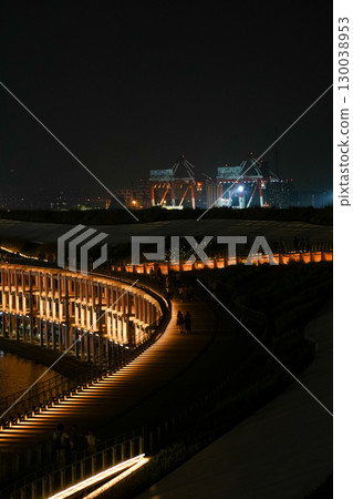 [大阪世博會2025] 大屋頂環和展館的夜景[點燈] 130038953