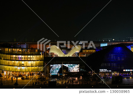 [大阪世博會2025] 大屋頂環和展館的夜景[點燈] 130038965